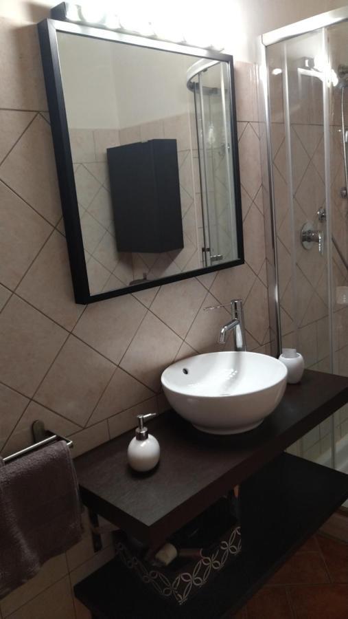 פבריאנו Il Borghetto Medievale Suite מראה חיצוני תמונה