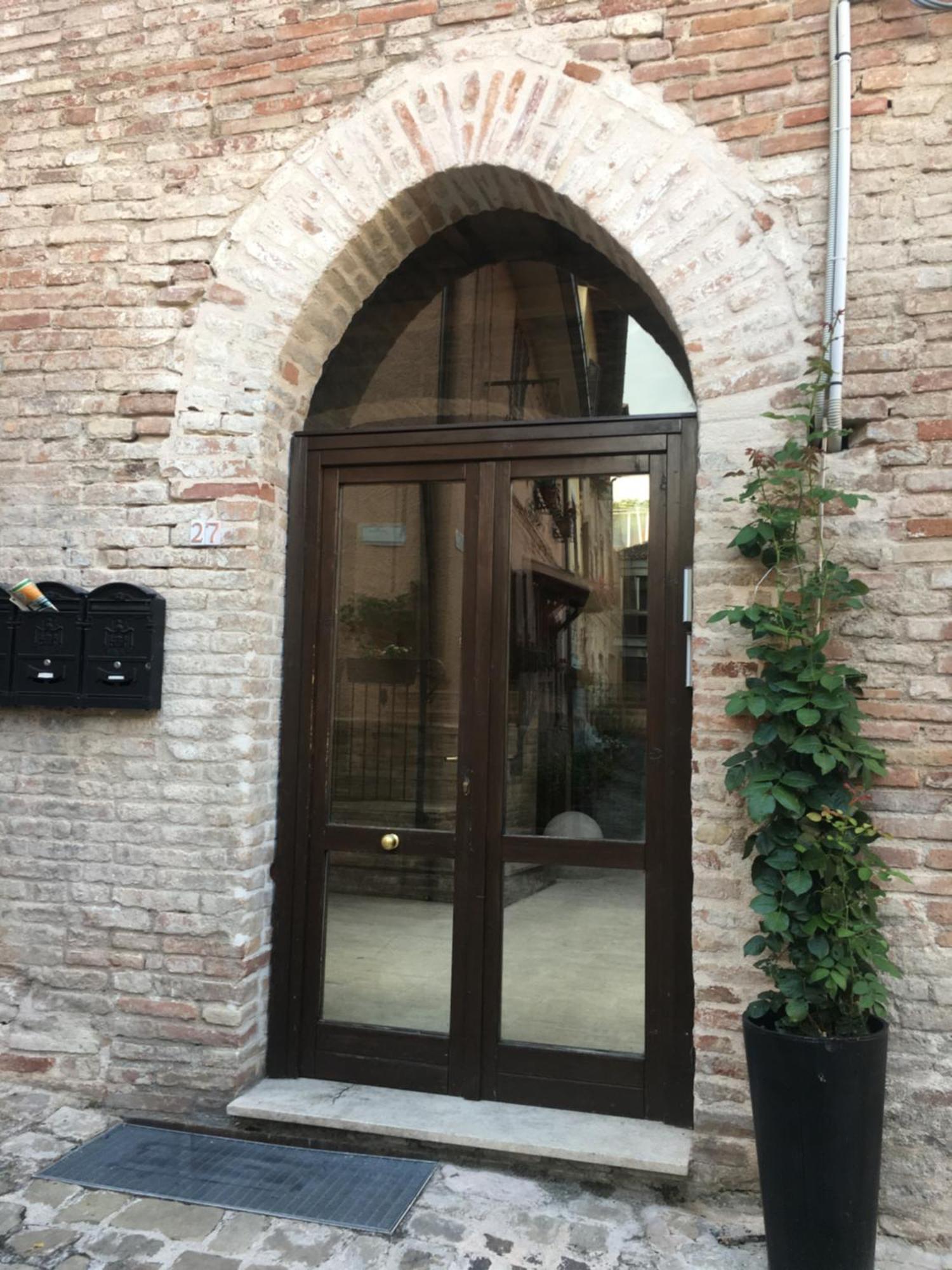 פבריאנו Il Borghetto Medievale Suite מראה חיצוני תמונה